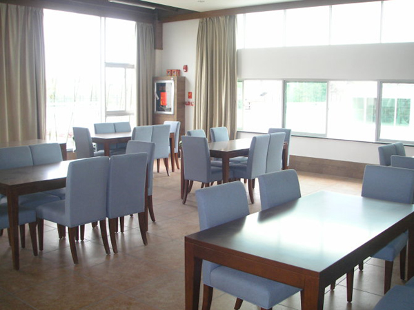 ���ϴ�˹adidas�칫��װ�޹��̰���